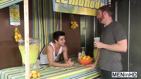 O Johnny Rapid leva uma foda no rabo em público