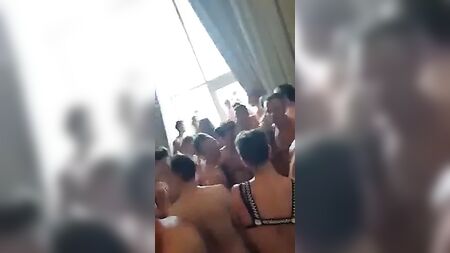 Festa de orgia num cruzeiro gay