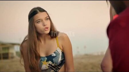 Afra Saracoglu - A Mais Bela