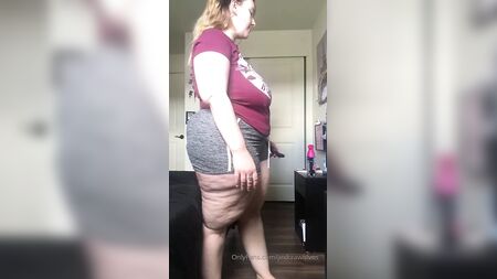 Jessica, gordinha, sensual, com celulite no rabo e nas coxas, a dançar twerking 5