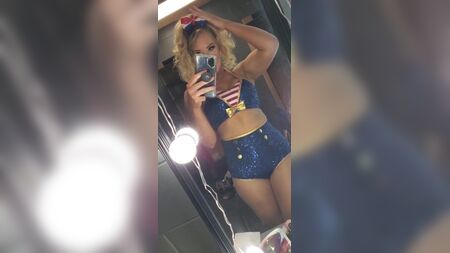 WWE - Selfie sensual de Lacey Evans ao espelho, janeiro de 2021