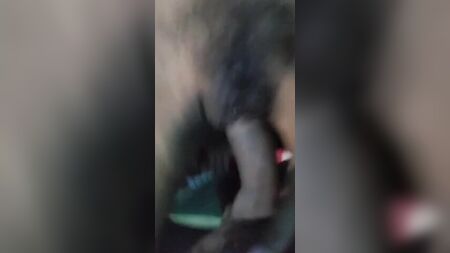 Uma rapariga de Bihari faz sexo com o namorado num hotel