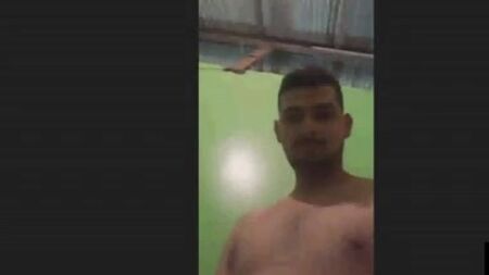 Bruno Miranda de Vasconcelos na câmara a BRINCAR COM O PÊNIS!