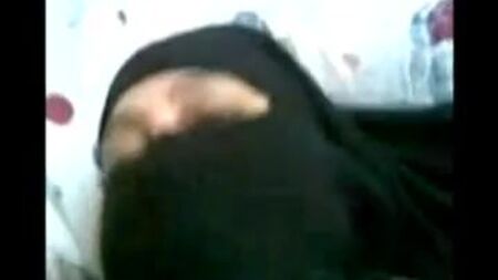 Esposa egípcia árabe com niqab