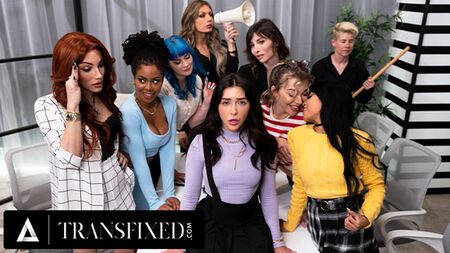 TRANSFIXED - CONDUTA NO ESCRITÓRIO - As chefas sensuais Jade Venus e Jane Wilde fazem sexo à frente dos funcionários!