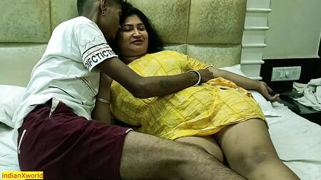 Sexo com a linda meia-irmã indiana! Sexo em família indiana