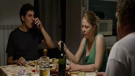 Staying Vertical (2016) - Cena de sexo com cabelos na Índia