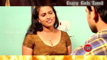Sexo escaldante entre uma senhora tamil e o chefe do escritório