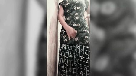 Parte 1: Conversa sexual obscena em hindi entre Riya e o namorado – rapariga indiana desi