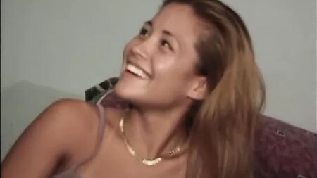 A beldade asiática Lilly Lovely faz com que o pau goze com força ao foder a rata