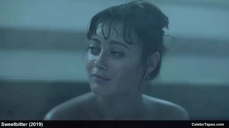 Cenas eróticas e em topless de Ella Purnell no filme