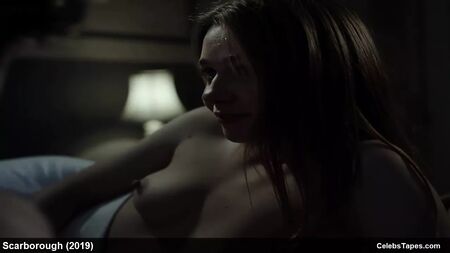 Vídeo de sexo escaldante com Jessica Barden e Jodhi May nuas