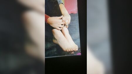 Homenagem ao esperma nos pés de Victoria Justice
