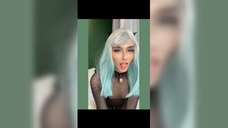 Emily com uma linda meia-calça preta