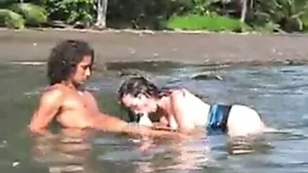 Nikki Fritz: Sexo oral intenso e sexo numa praia da Costa Rica