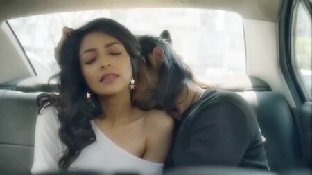 A atriz mais bonita, Susmita Chatterjee – A cena de amor mais sensual