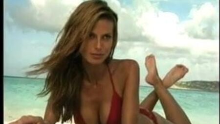 Heidi Klum - uma foto antiga em fato de banho sensual