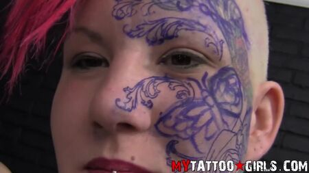 TATUAGEM DE CARA DE AMENDOIM