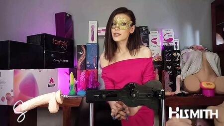 Sarah Sue analisa a máquina sexual Auxfun da Hismith