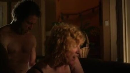 Jackie Torrens nua - Sexo e 1.ª temporada