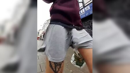 Se estiver vento, não te esqueças de vestir roupa interior; ao ar livre, o volume é visível