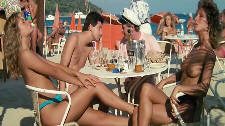 miúdas sensuais Vamos acalmar-nos e beber algo fresco em St. Tropez