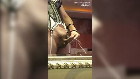 Innocent DickGirl - A Ejaculação de YK #1