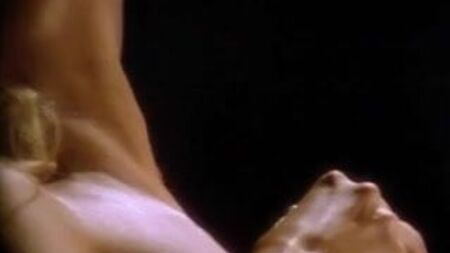 Kerri Kendall - Miss Setembro de 1990 (página central)