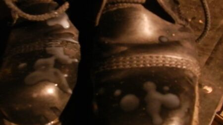 Masturbo-me com botas de skinhead