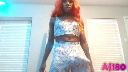 AJ180: A BARBIE PRETA A MOSTRAR O BRICK EM «BABY GOT BULGE»