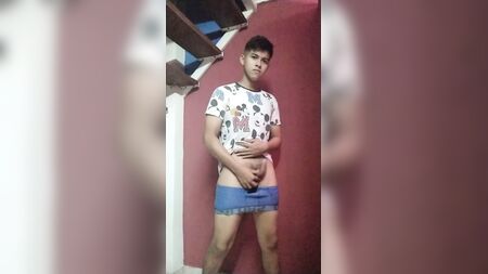 Adolescente a masturbar-se
