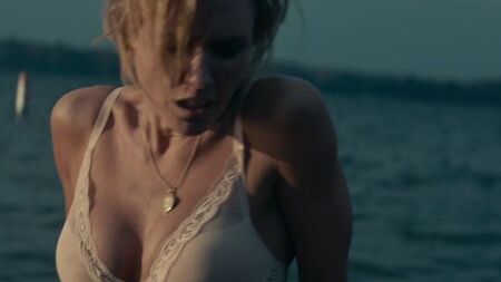 Nicky Whelan - Inconcebível (2017)