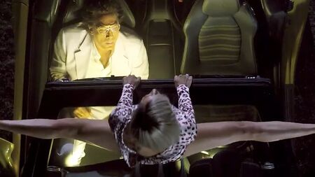 Cameron Diaz a esfregar-se no carro