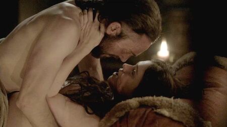 Jennie Jacques nua e a fazer sexo na série «Vikings» no ScandalPlanet.Com