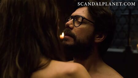 Compilação de fotos de Itziar Ituno nua e de cenas de sexo no ScandalPlanet.Com