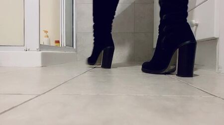 Depois de uma noite fora com estas botas de camurça até à coxa