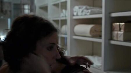 Orla Brady e Rory Fleck Byrne a fazer amor