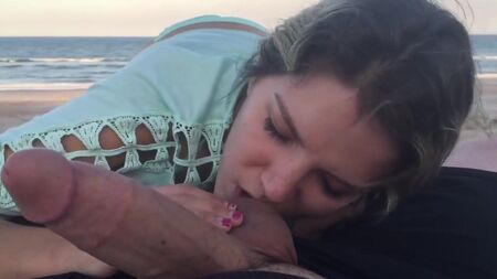 Uma boa prostituta a chupar um pénis em Nags Head, Carolina do Norte