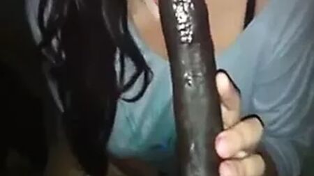 Incrível travesti com garganta profunda de 30 cm