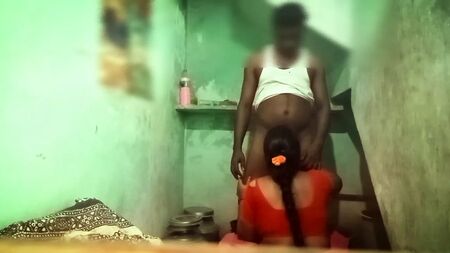 A tia tamil a trair o tio na casa de banho