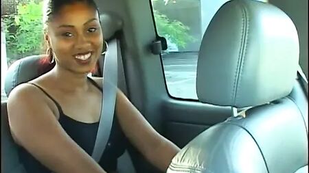 Homem negro lambe a rata peluda de uma linda rapariga negra