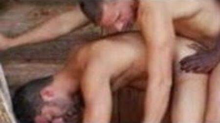 Sexo em grupo gay na sauna