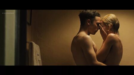 Margot Robbie, Dreamland, cena de sexo nua