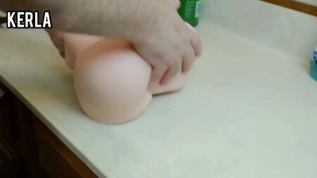 Análise de brinquedos sexuais com bonecas adultas de rabo realista pela Kerla Shop
