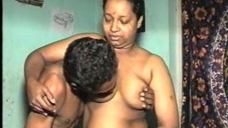 uma senhora malayalam bonita e corpulenta