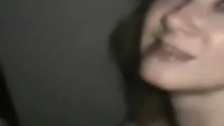 Uma verdadeira loira amadora, uma vadia do glory hole