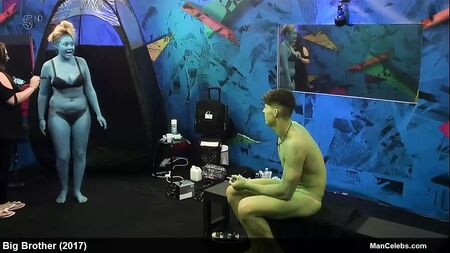 Sam Chaloner nua de frente e em roupa interior no Big Brother 2017