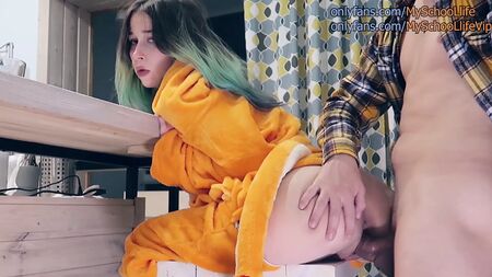 Sexo com uma adolescente sonolenta de pijama do Pokémon