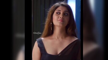 Como On Surbhi Puranik