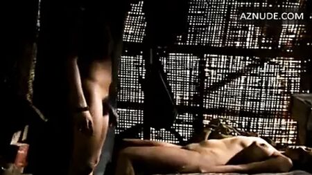Cena sensual do filme «Chatrak», com Paoli Dam